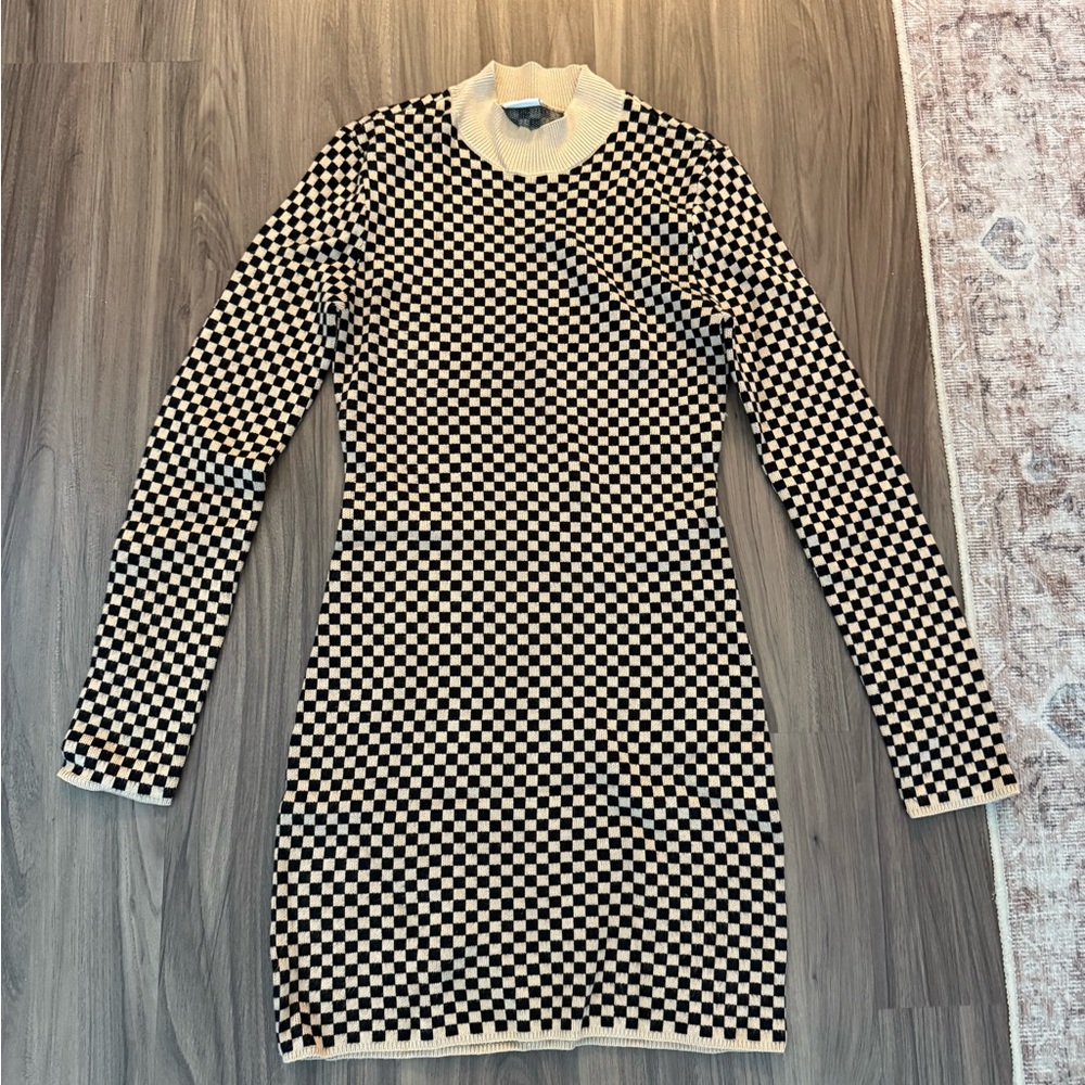 Abercrombie & Fitch Black and Cream Checkered Sweater Dress